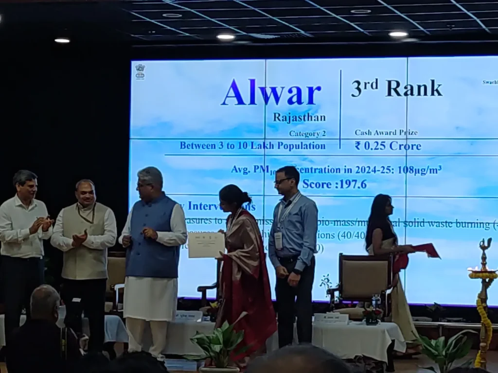 Representatives receiving recognition beneath the Alwar ranking screen.